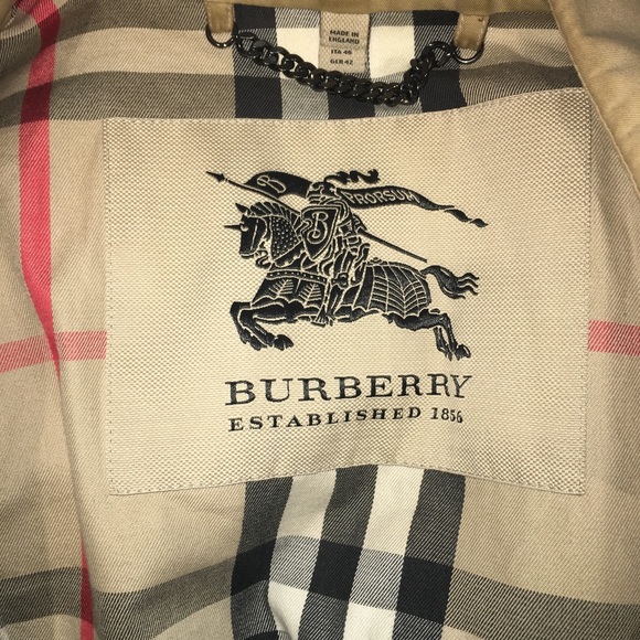 Gorgeous Burberry Coat Almost New - Picture 6 of 8